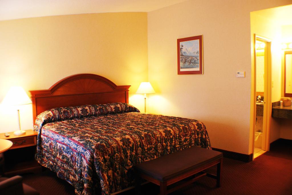 Landmark Motor Inn Glens Falls Room photo